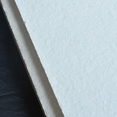 Tabla de techo de lana mineral rectangular en color negro para diseño Armstrong