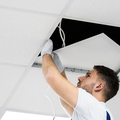 Los paneles de techo de fibra mineral cuadrada son modernos y ecológicos para la acústica
