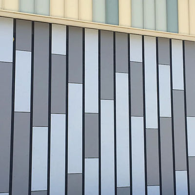Tabla de fibra de cemento de colores personalizados para el teatro paneles de pared exteriores materiales de construcción